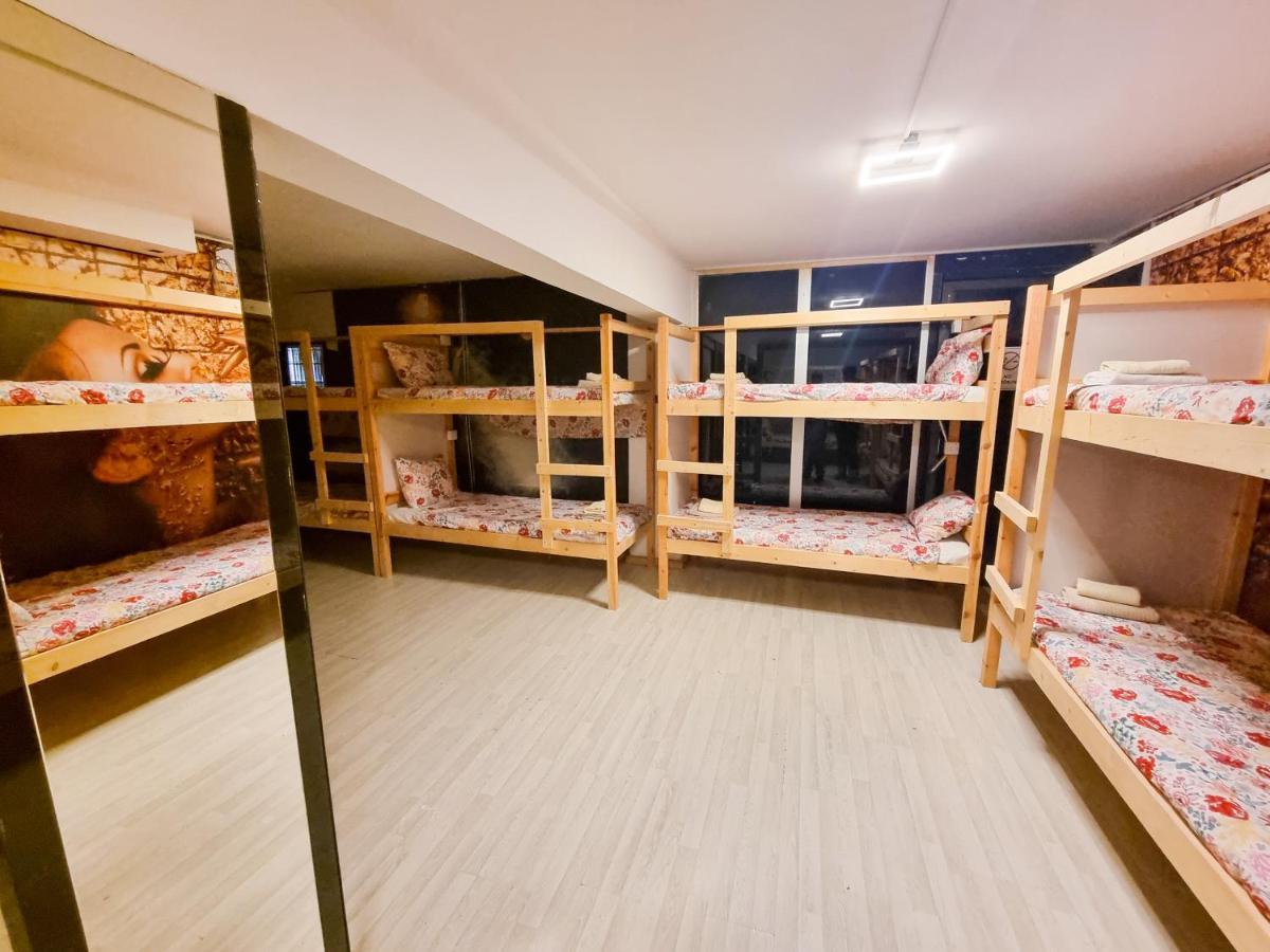 Unique City Hostel 100 Meters From Beach Larnaca Zewnętrze zdjęcie