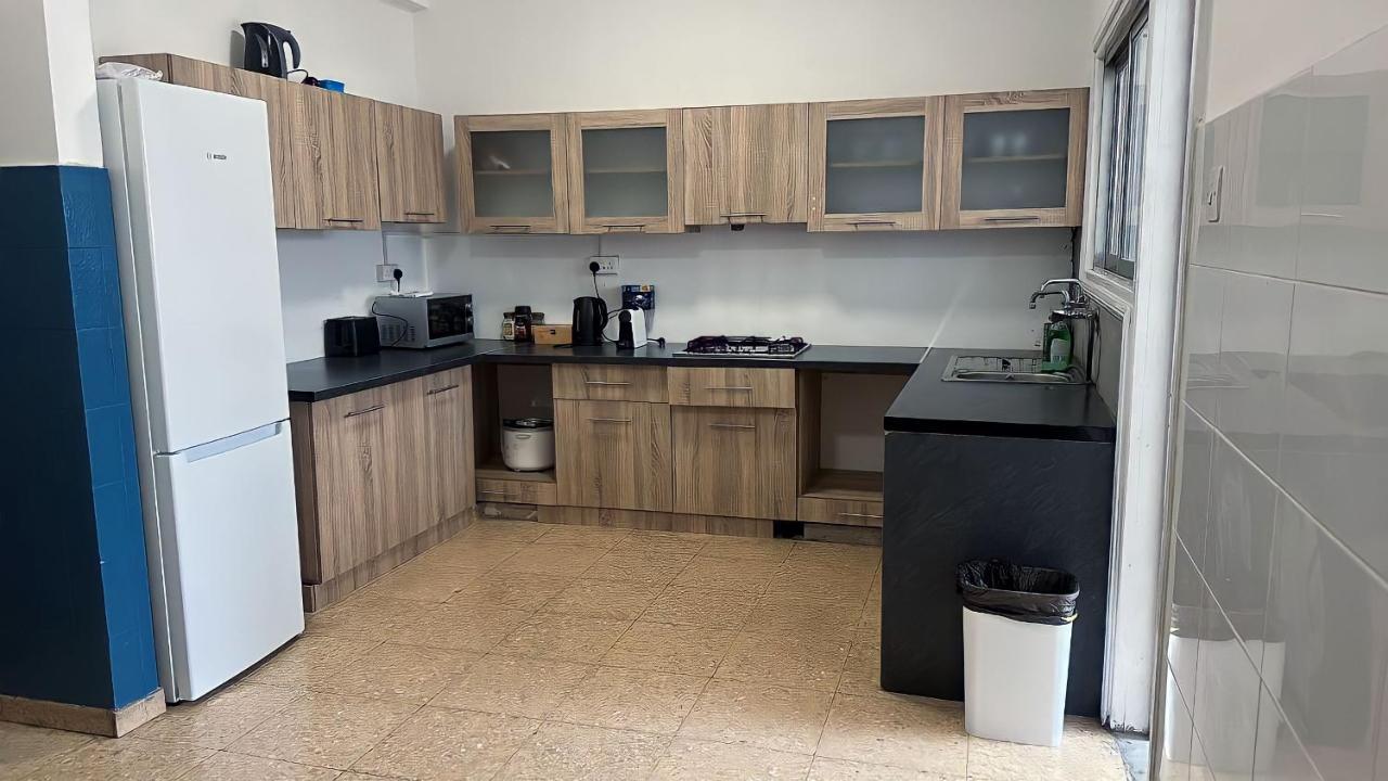 Unique City Hostel 100 Meters From Beach Larnaca Zewnętrze zdjęcie